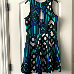 Sleeveless geometric short dress